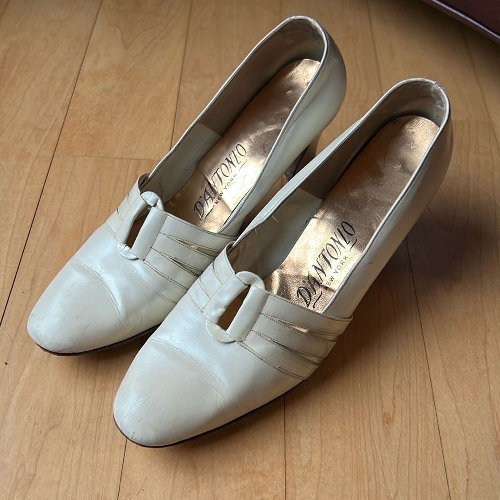 Vintage (circa 1971) White Women's Shoes Size 7 D’Antonio Brand